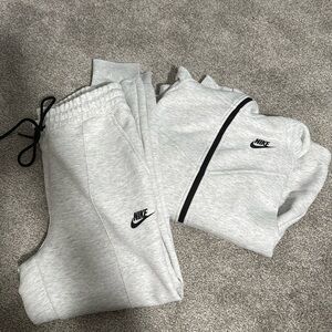 Nike Tech Sweat Suite